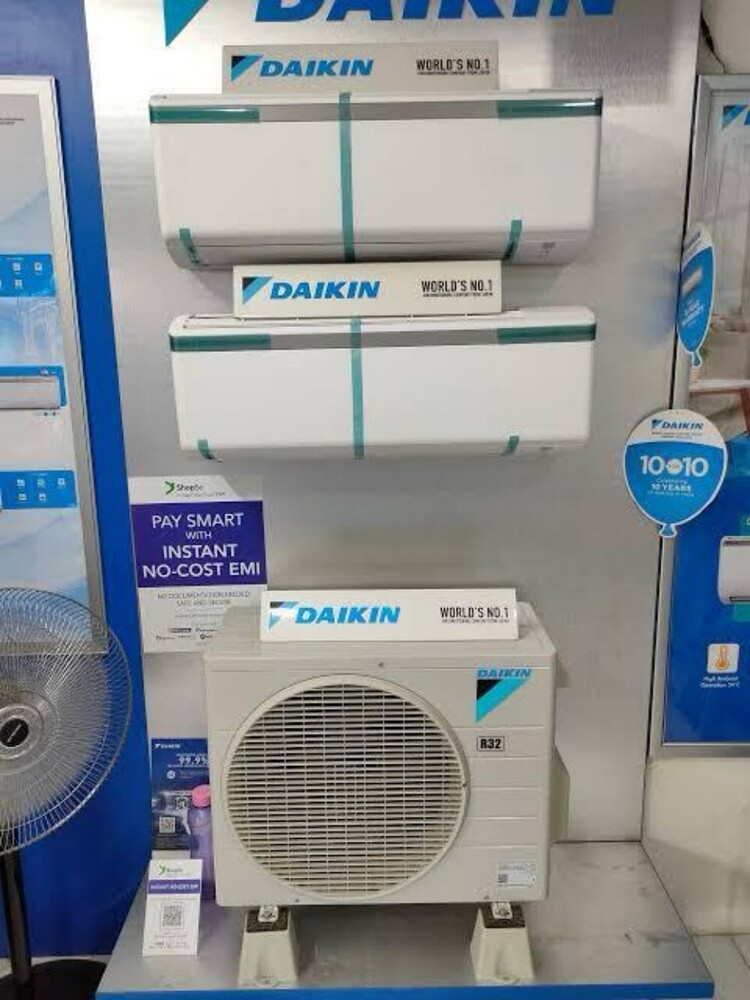 Air Conditioner - Color: White