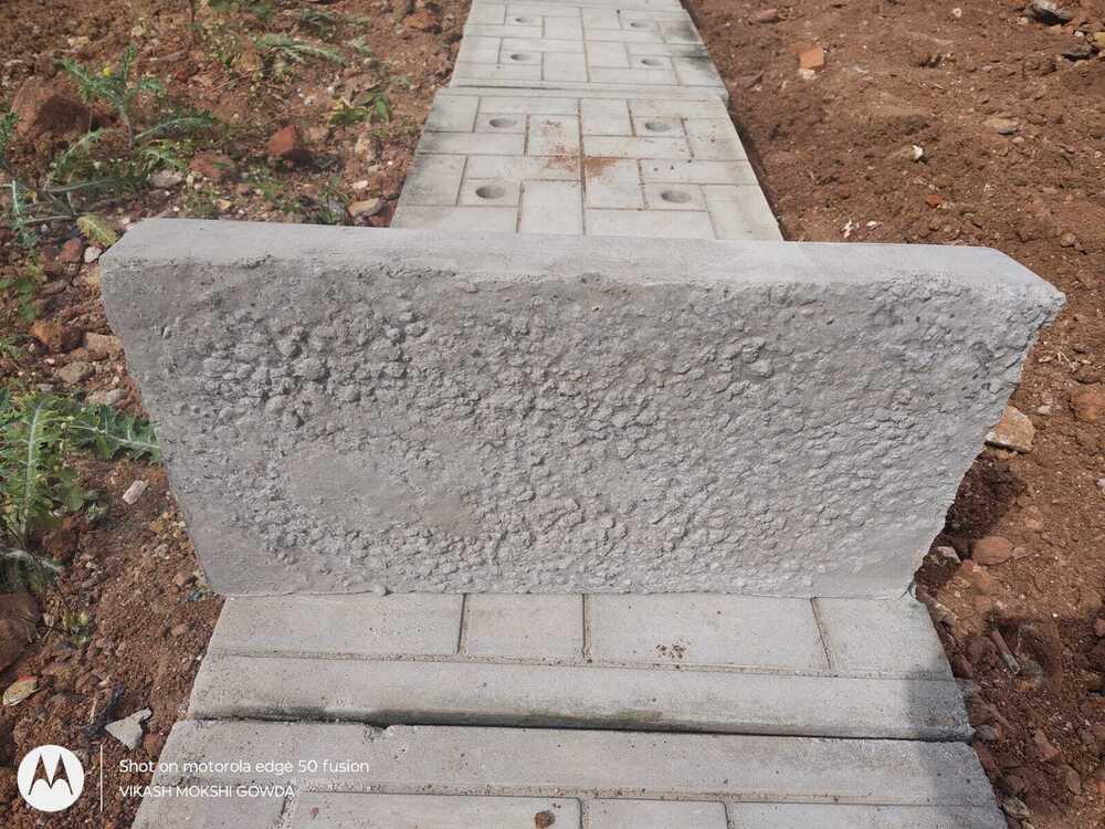 कंक्रीट कर्ब स्टोन