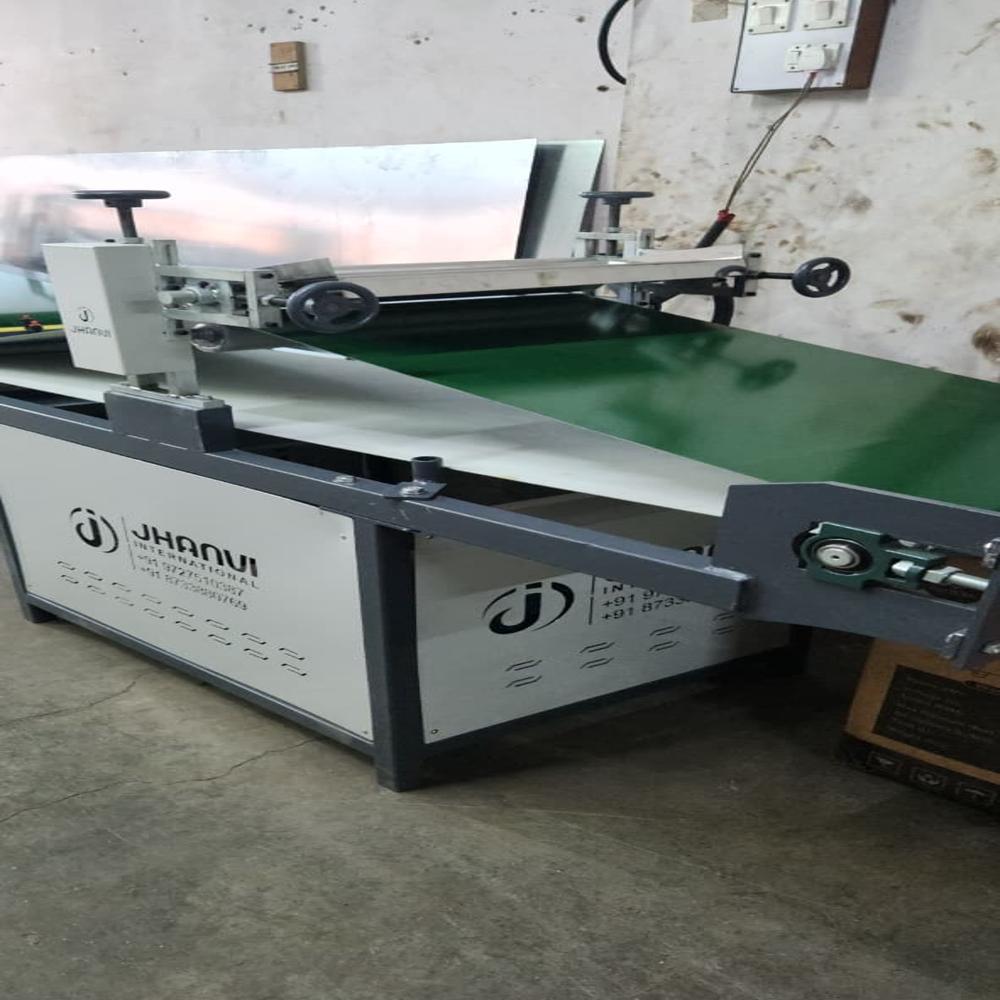 Smooth Operation Gumming Machine - Capacity: Standard / As Per Requirement Pcs/min