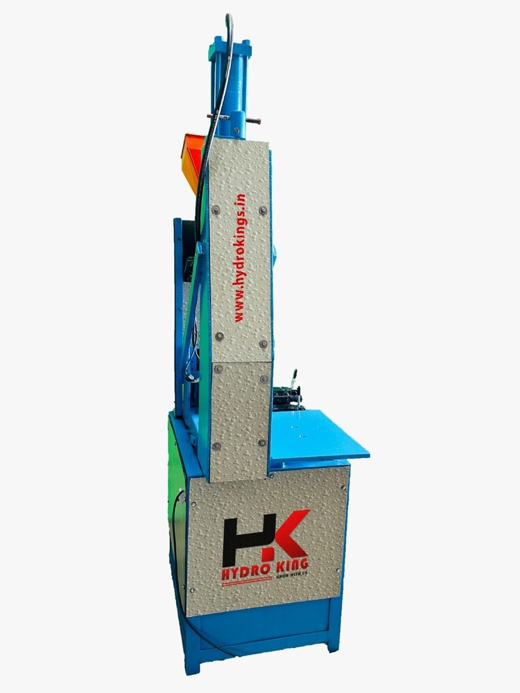 PLASTIC MOULDING MACHINE HK1315+
