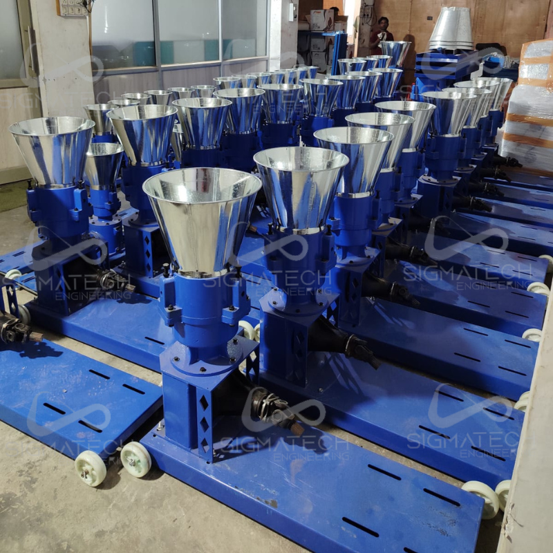 Cattle Feed Making Machine - Capacity: 100 To 120 Kg Per Hour Approx. Kg