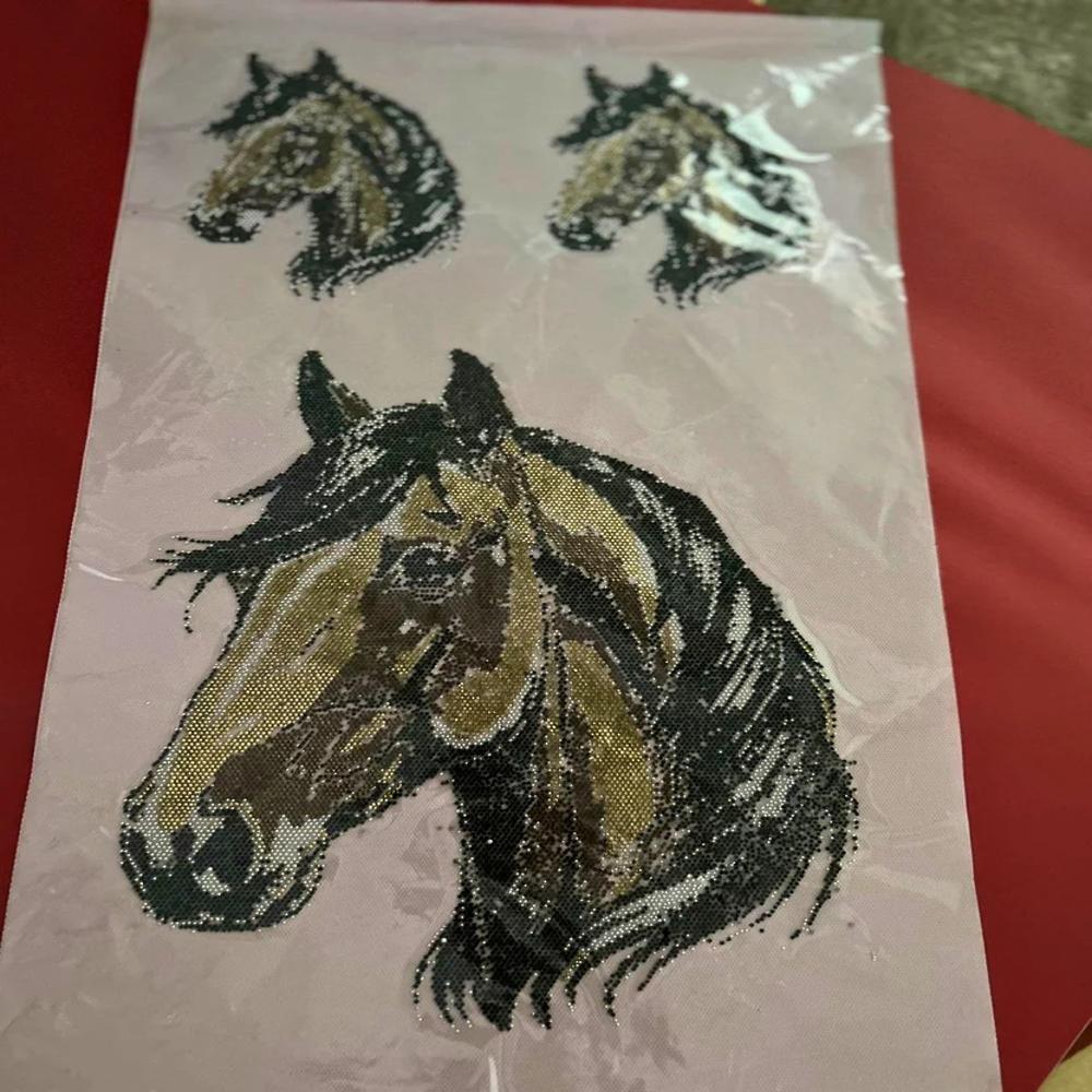 Premium Horse Head Hotfix Rhinestone Transfer Sticker | Crystal Horse Heat Transfer Design for Garments