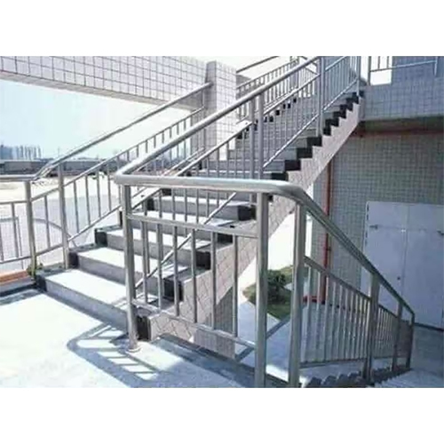 स्टील रेलिंग फैब्रिकेटर्स सेवा