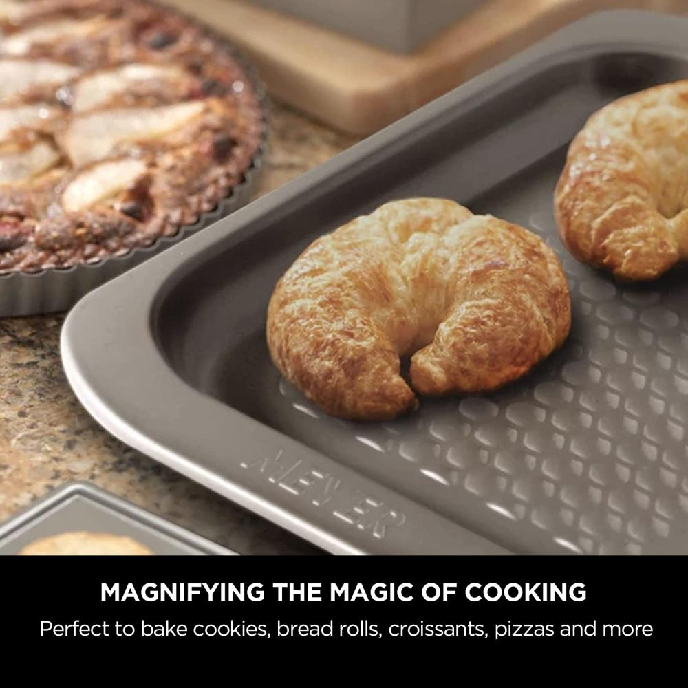 Meyer Bakemaster Carbon Steel Non Stick Cookie Tray | Biscuit Tray | Baking Tray for Cookies | Cake Pan | Nonstick Pan | Baking Essentials | Nonstick Bakeware, Grey 47526