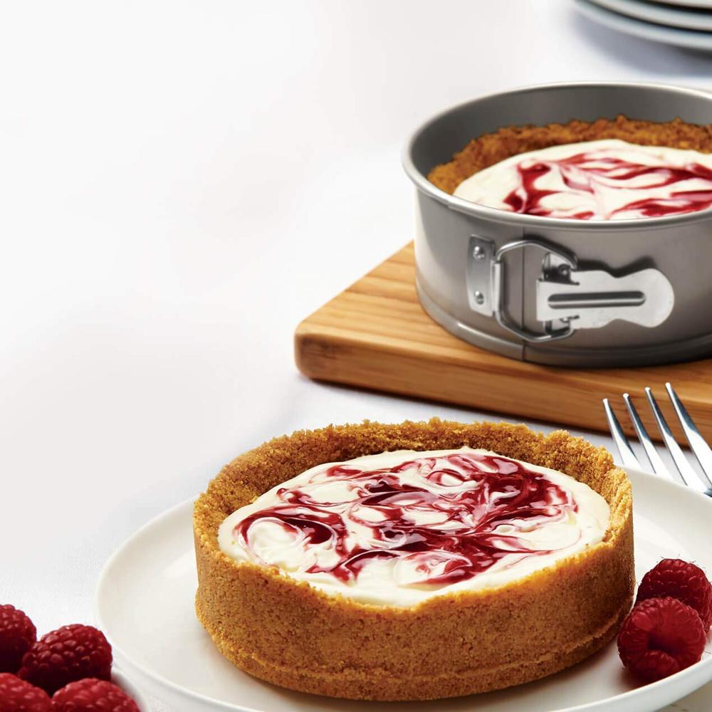 Meyer Bakemaster Carbon Steel Non Stick Springform Cake Tin | Baking Pan | Round Cake Mould | Cake Tin Small | Cake Tray for Baking | Removable Cake Mould | Spring Form pan, 16cm, Grey 47347