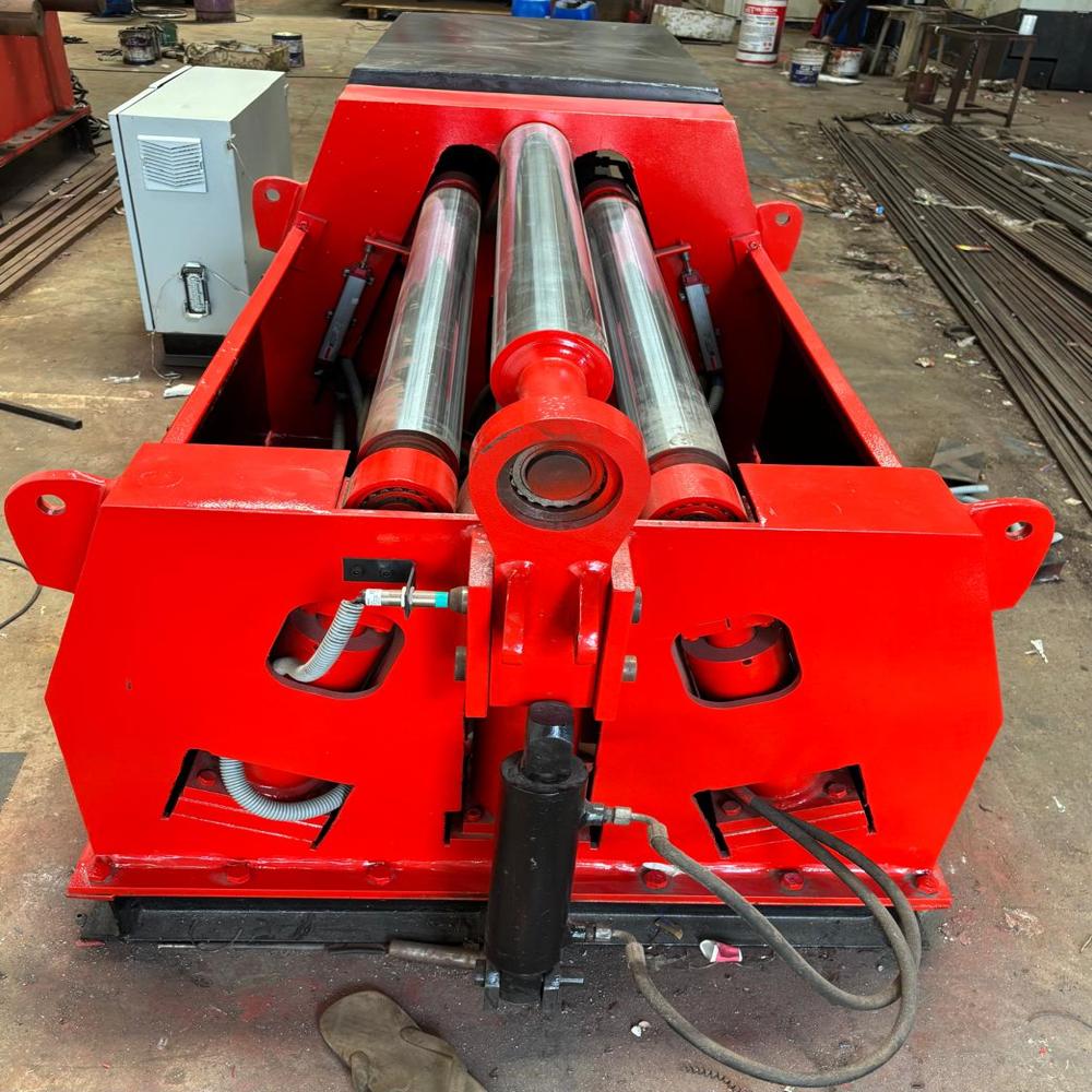 4 Roller Plate Bending Machine - Capacity: 6 Ton