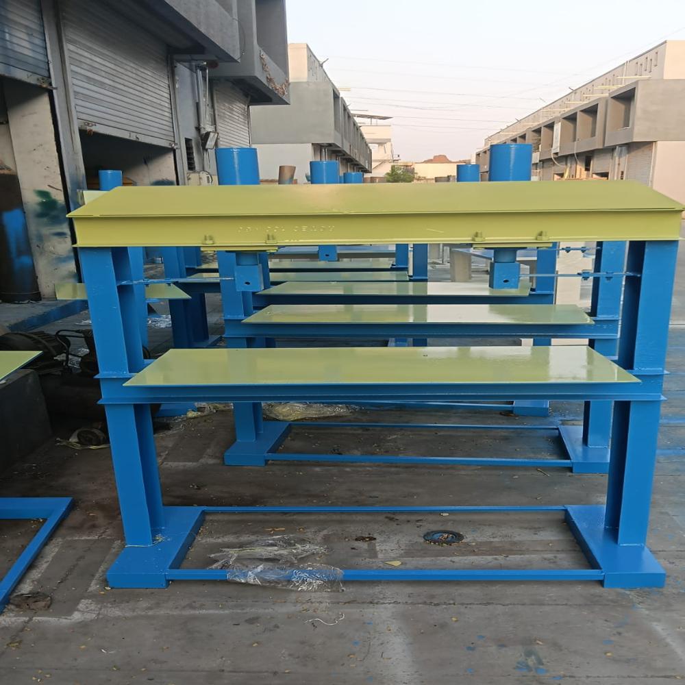पूर्ण स्वचालित चेन मॉडल डबल डाई पापड़ प्लेट मशीन