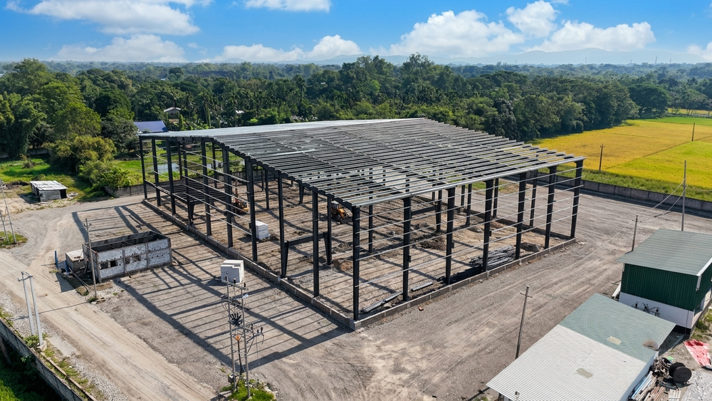 Prefabricated Building Manufacturers - Metal Sheet & Aluminum Roof, Features Sandwich Panel Insulation, Ideal For Warehouses, Plants, Workshops