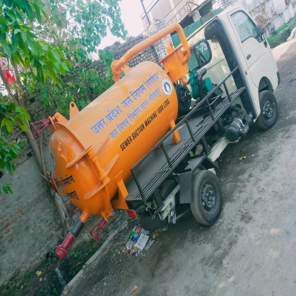 Suction Machine mounted on Truck Chassis.Sewer