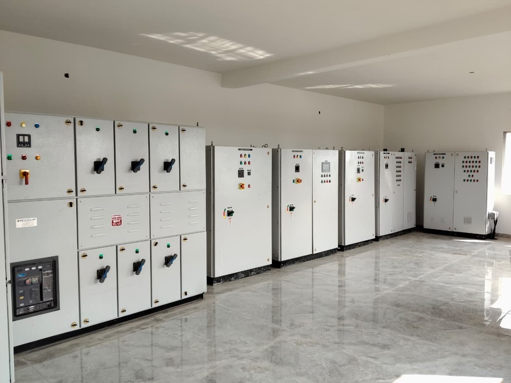Servo Voltage Control Stabilizer - Application: Industrial/Commercial Power Distribution