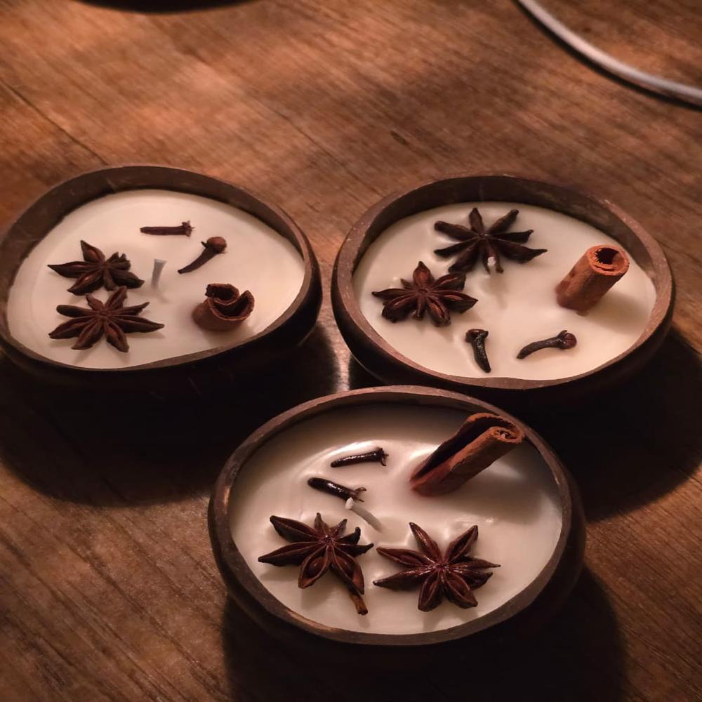 Coconut Shell Candle - Burning Time: Approx. 18-24 Hours