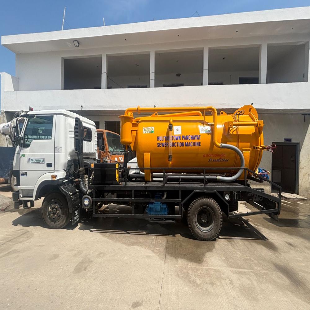 Suction Machine - Oil Immersed Piston Pump, 2000-8000 L Tank Capacity | 100 Ft Suction Distance, 25 Ft Depth, 40-50 Mm Particle Size, Multiple Chassis Options