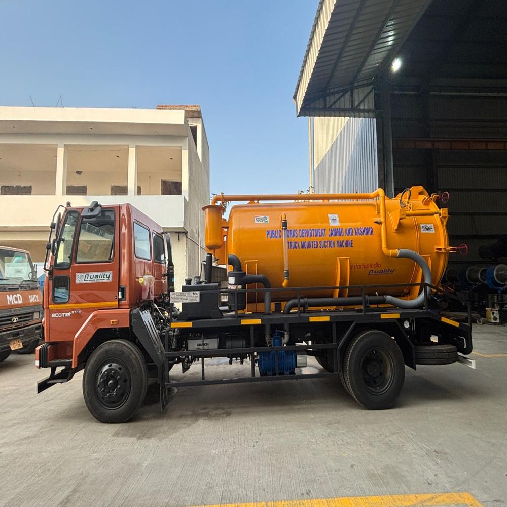 Suction Machine - Oil Immersed Piston Pump, 2000-8000 L Tank Capacity | 100 Ft Suction Distance, 25 Ft Depth, 40-50 Mm Particle Size, Multiple Chassis Options