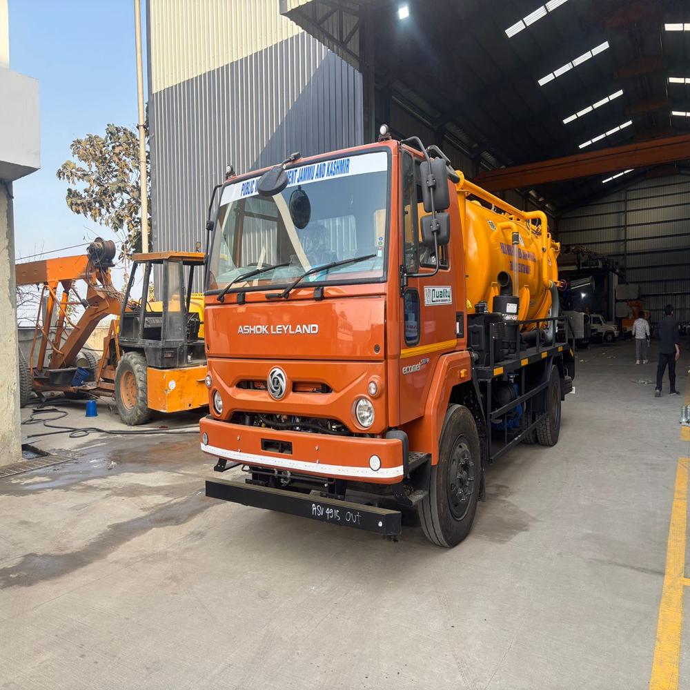 Chasis Mounted Sewer Suction Machine - Capacity: 5000 Liters Ltr