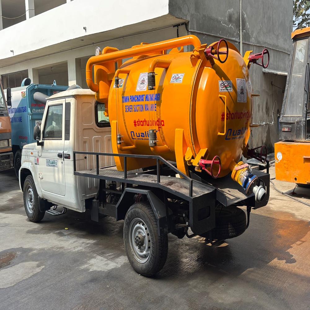Chasis Mounted Sewer Suction Machine - Capacity: 5000 Liters Ltr