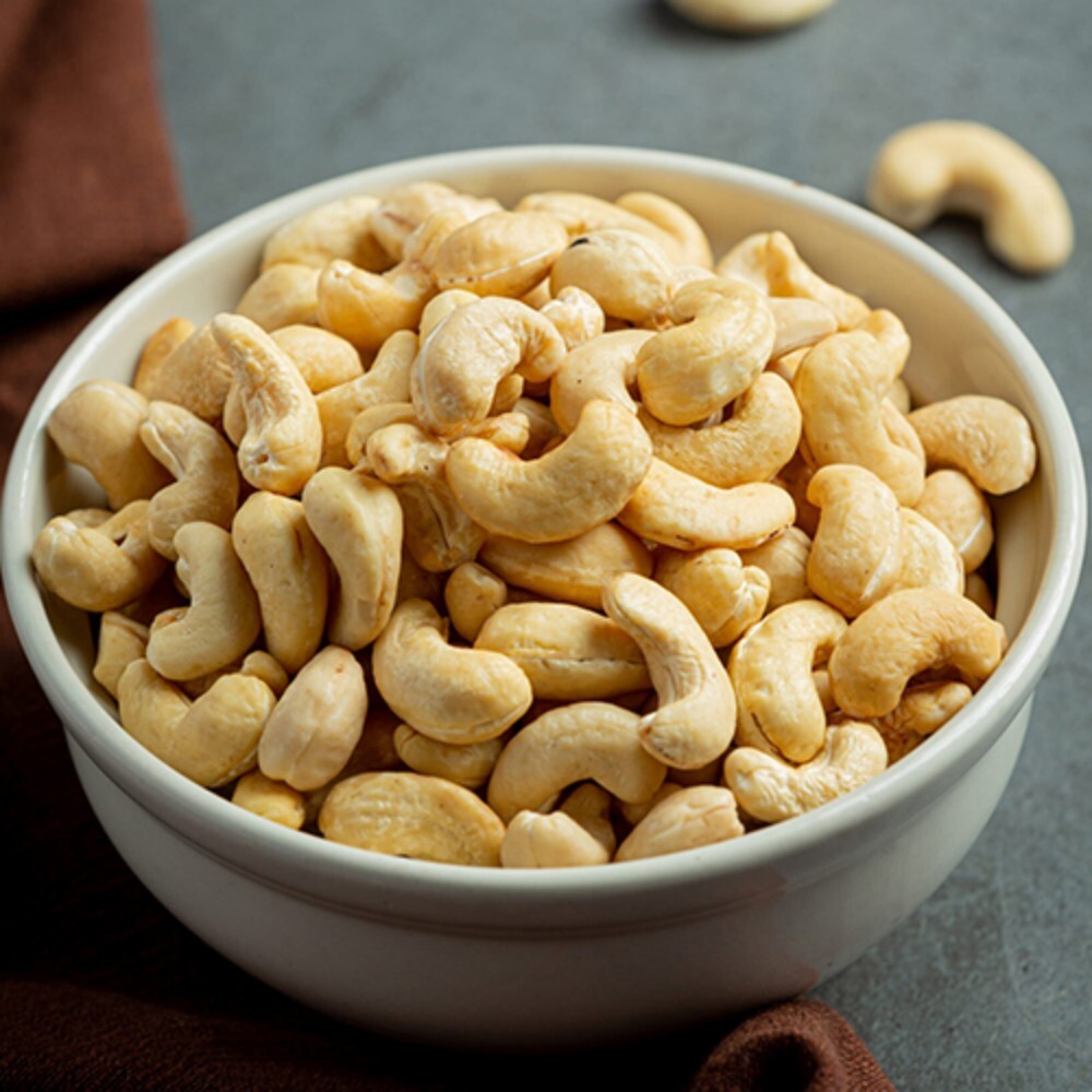 Raw Cashew - Food Grade Organic Nuts , Naturally Dried With Normal Taste For Snacking And Baking