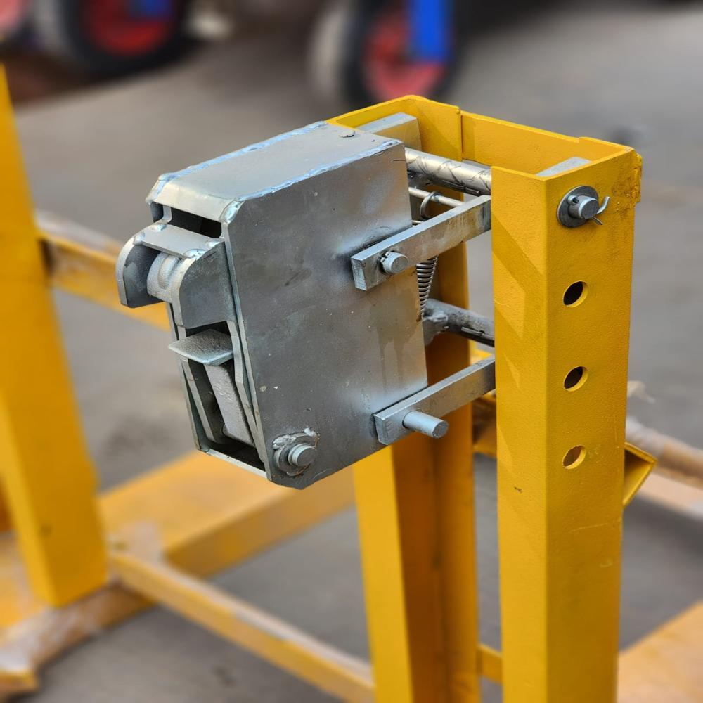 Single Parrot Beak - Forklift Attachment