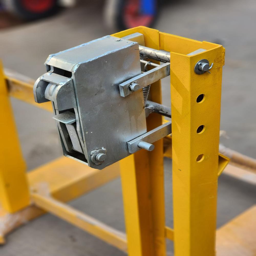 Single Parrot Beak - Forklift Attachment