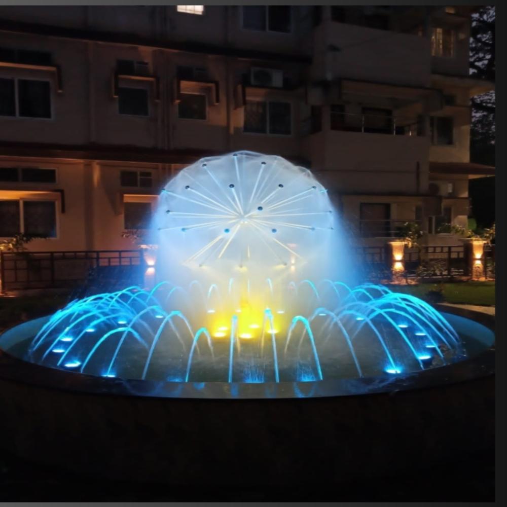 Ball Fountain - Color: Multi
