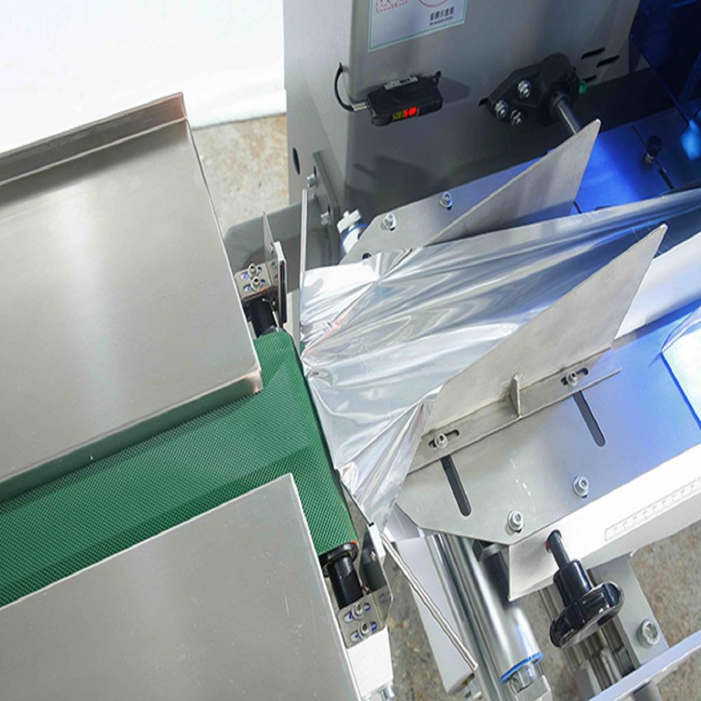 Automatic Horizontal Flow Wrap Machine 3 Servo - Application: Suitbale For Hardware Item Bakery Item Packing Soap Packing