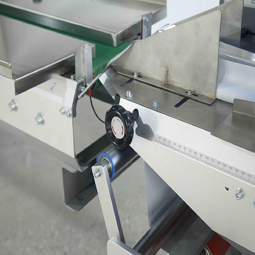 Automatic Horizontal Flow Wrap Machine 3 Servo - Application: Suitbale For Hardware Item Bakery Item Packing Soap Packing