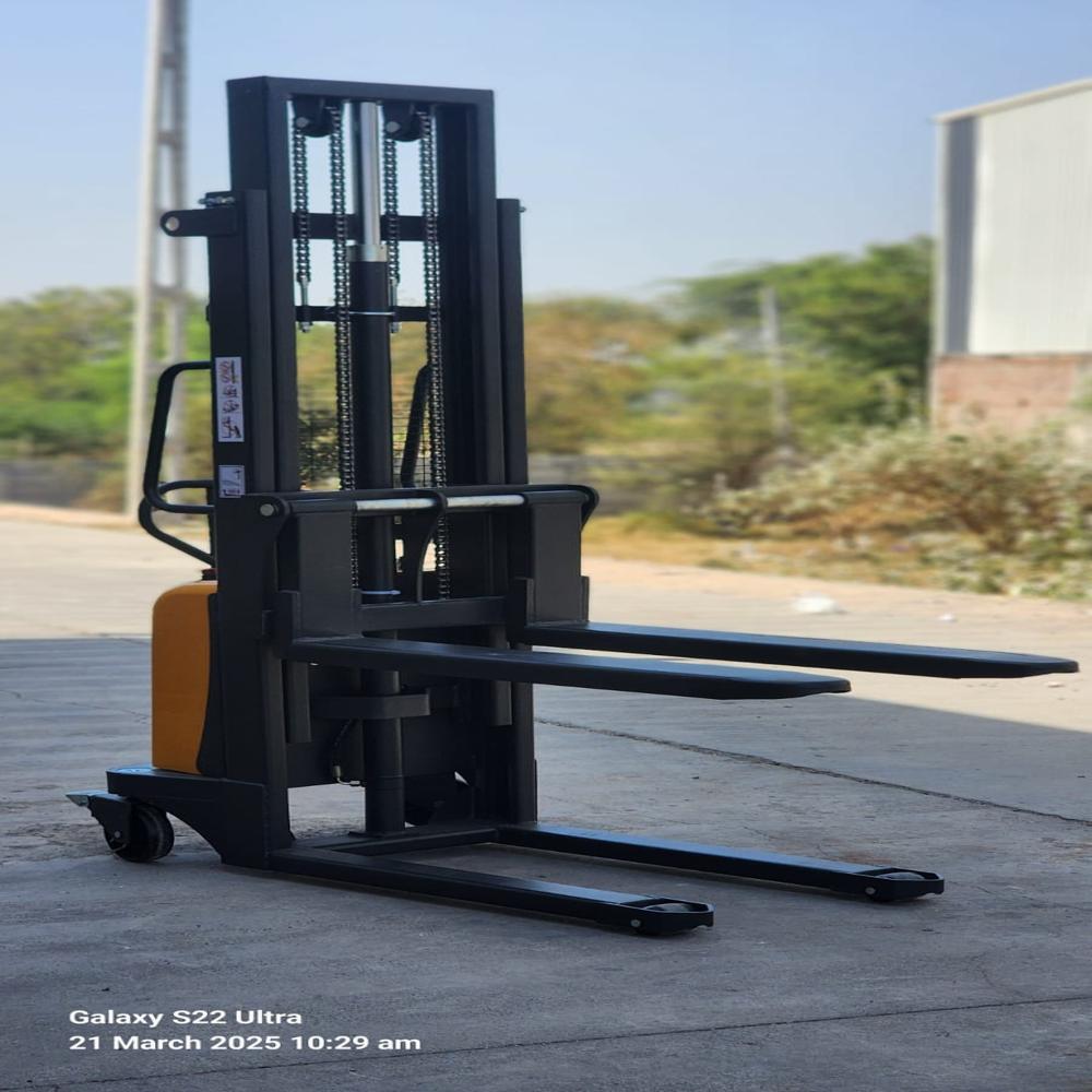 Semi Battery Stacker - Application: Warehouses