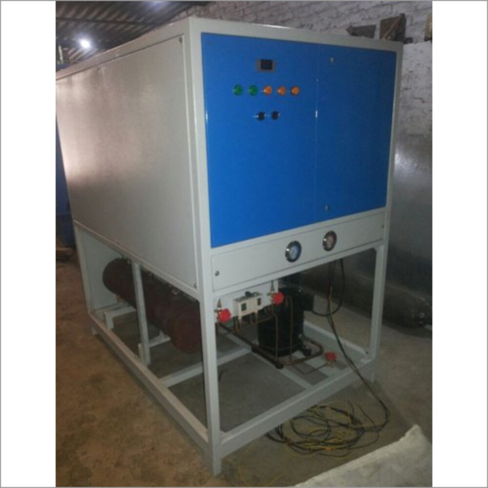 Water Cooled Scroll Chiller - Mild Steel, 15 Tr Tonnage, 500 L/hr Cooling Capacity, Three Phase, 440 V, 50/60 Hz Frequency, Automatic