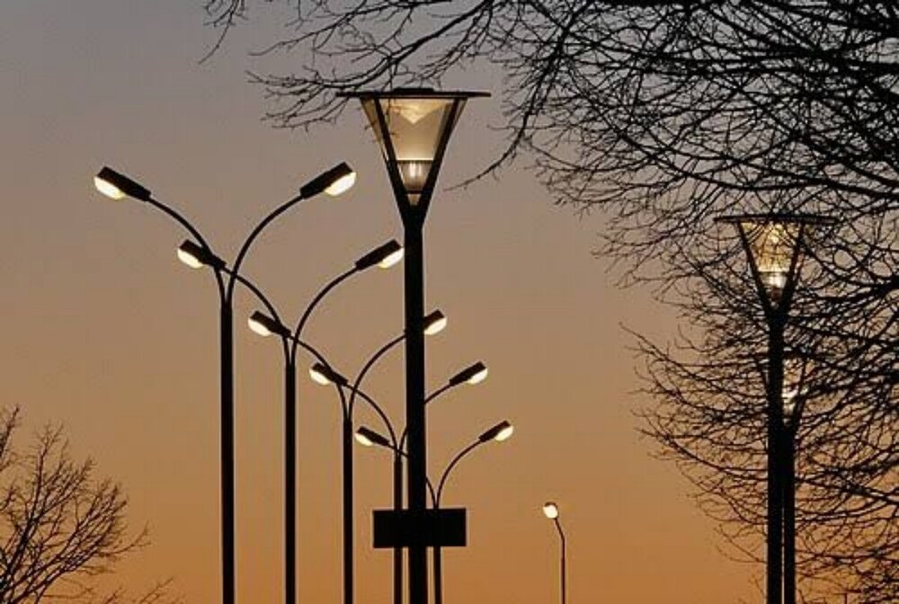 High Mast Lighting Pole - Light Source: Led