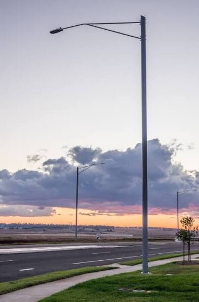 High Mast Lighting Pole - Light Source: Led