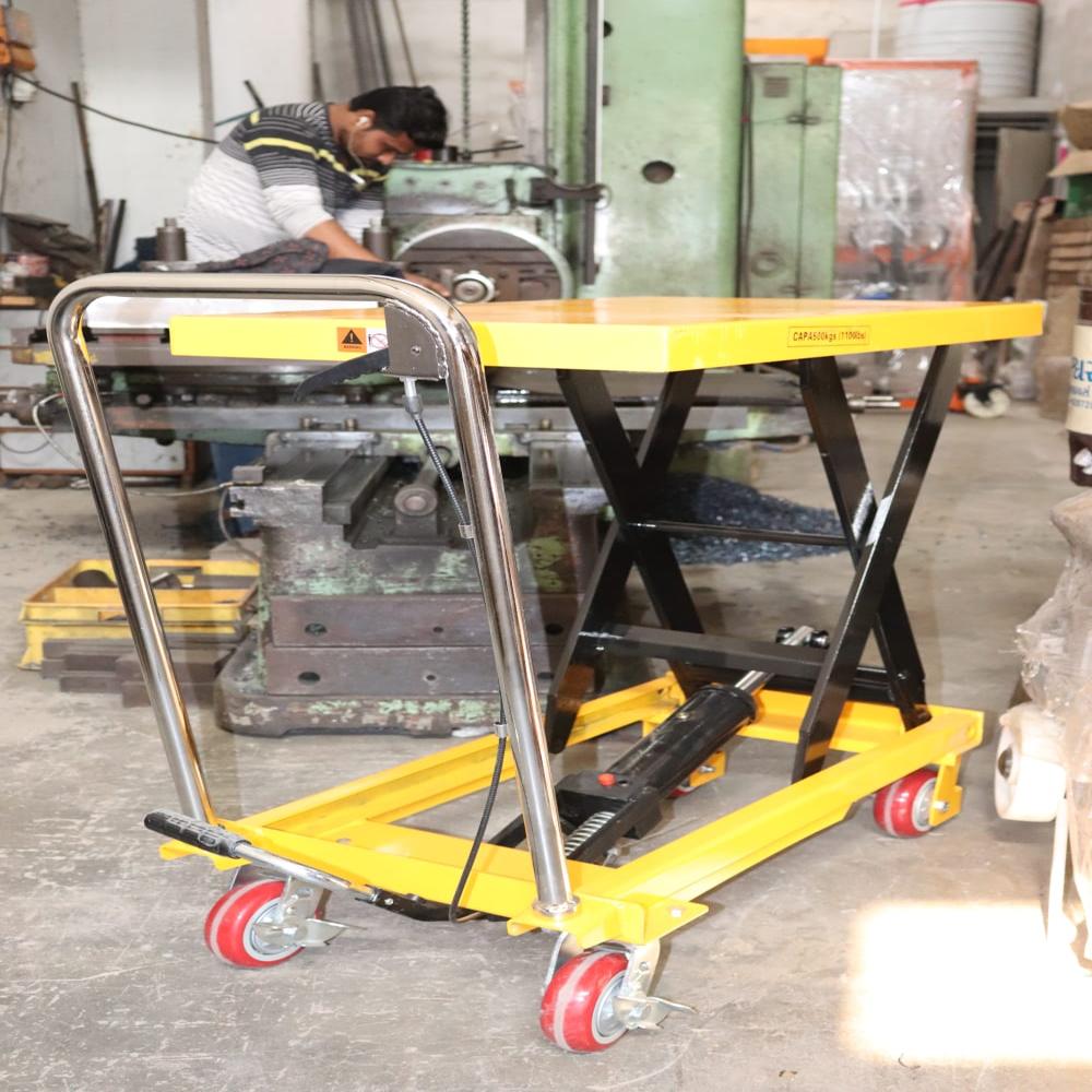 Manual Scissor Table - Color: Yellow