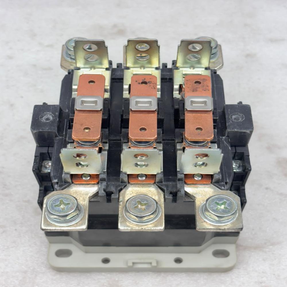 EATON XICD136H22 125A 220V AC CONTECTOR