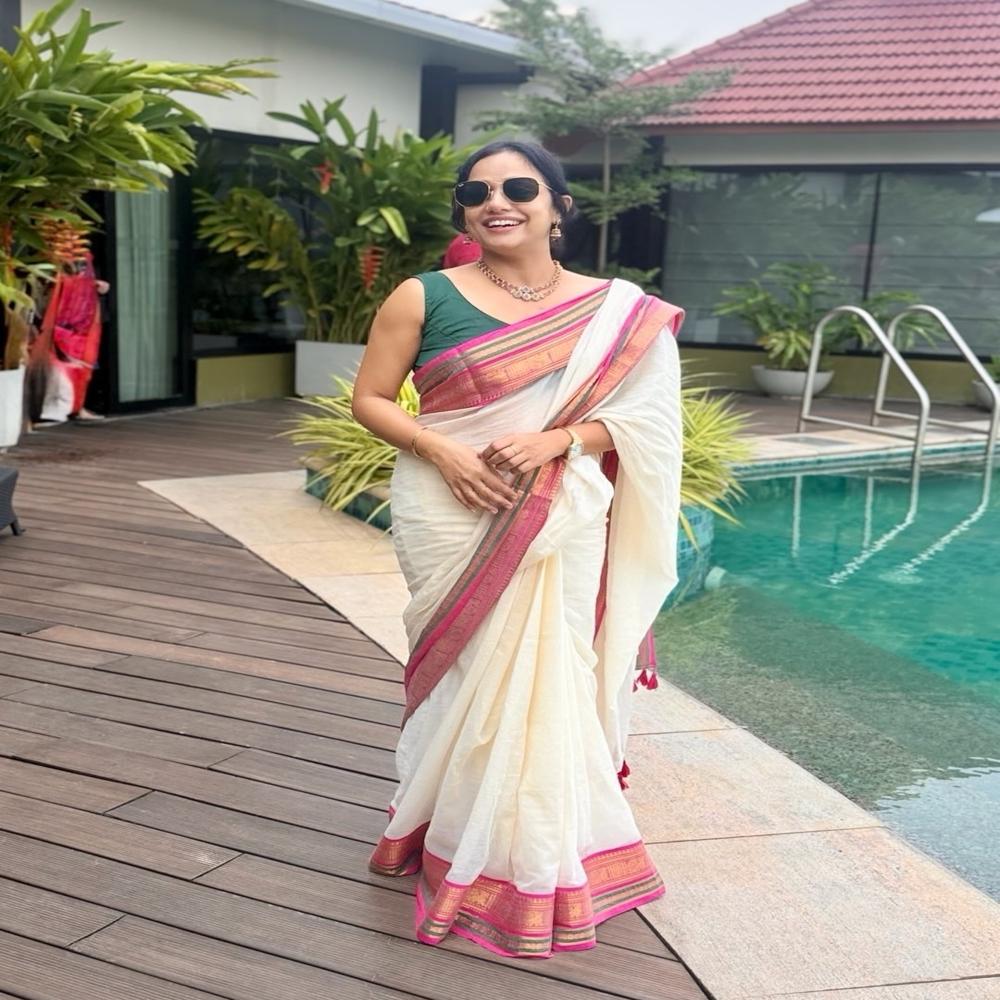 Mul Cotton Saree White & Pink - Gender: Women