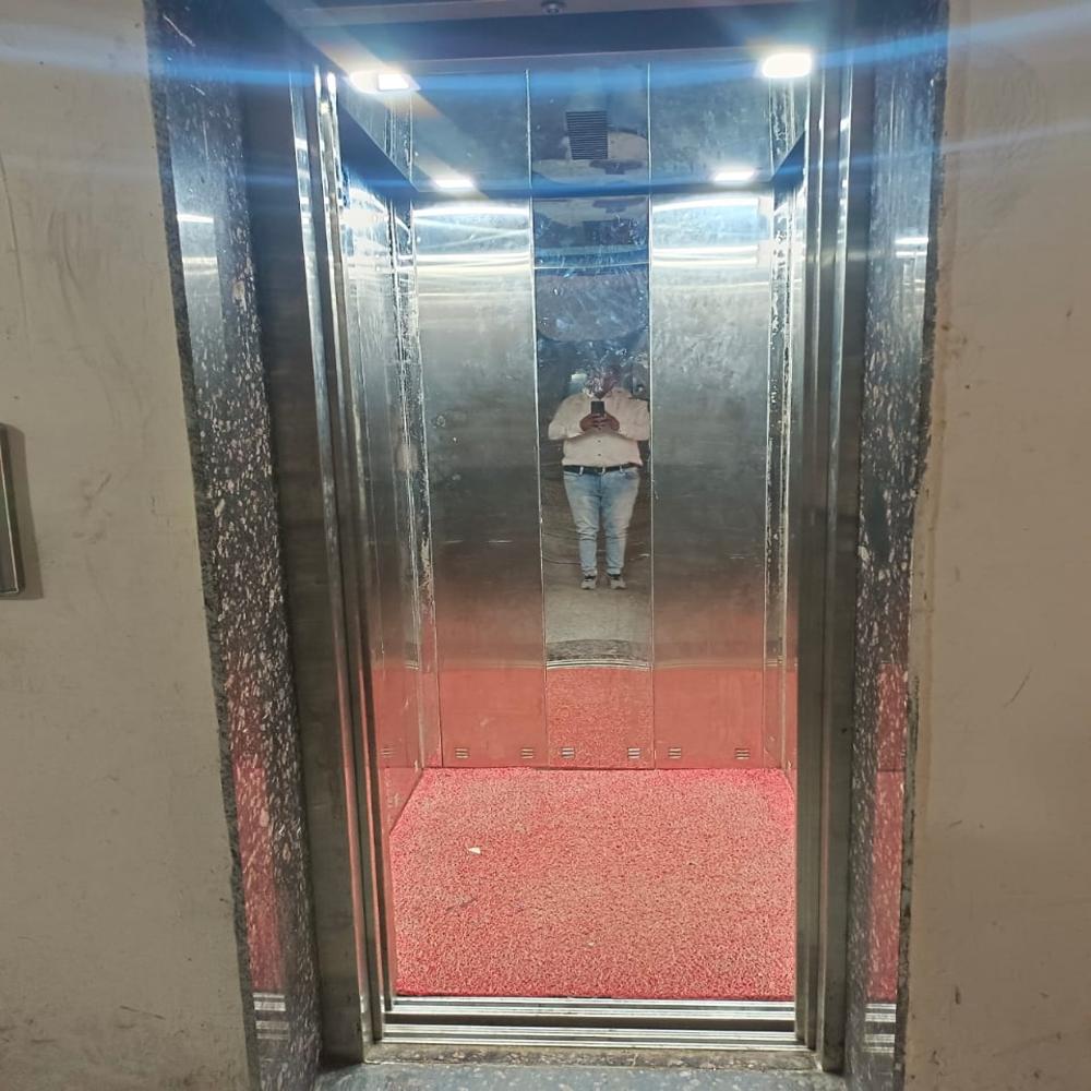 office passenger lift