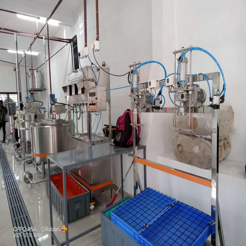 Juice Pet Bottle Filling Machine - Semi Automatic