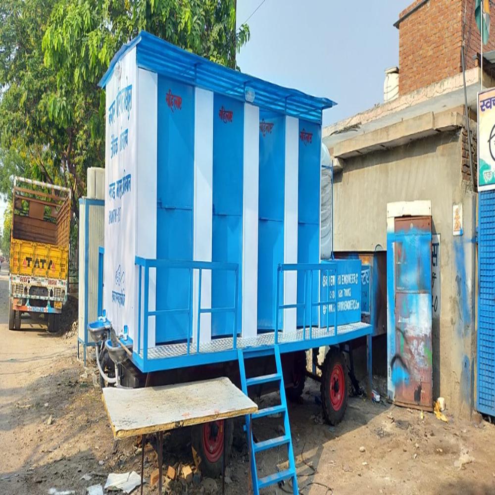 8 Seater FRP Mobile Toilet Mounted on Four Wheel Trailer Chassis