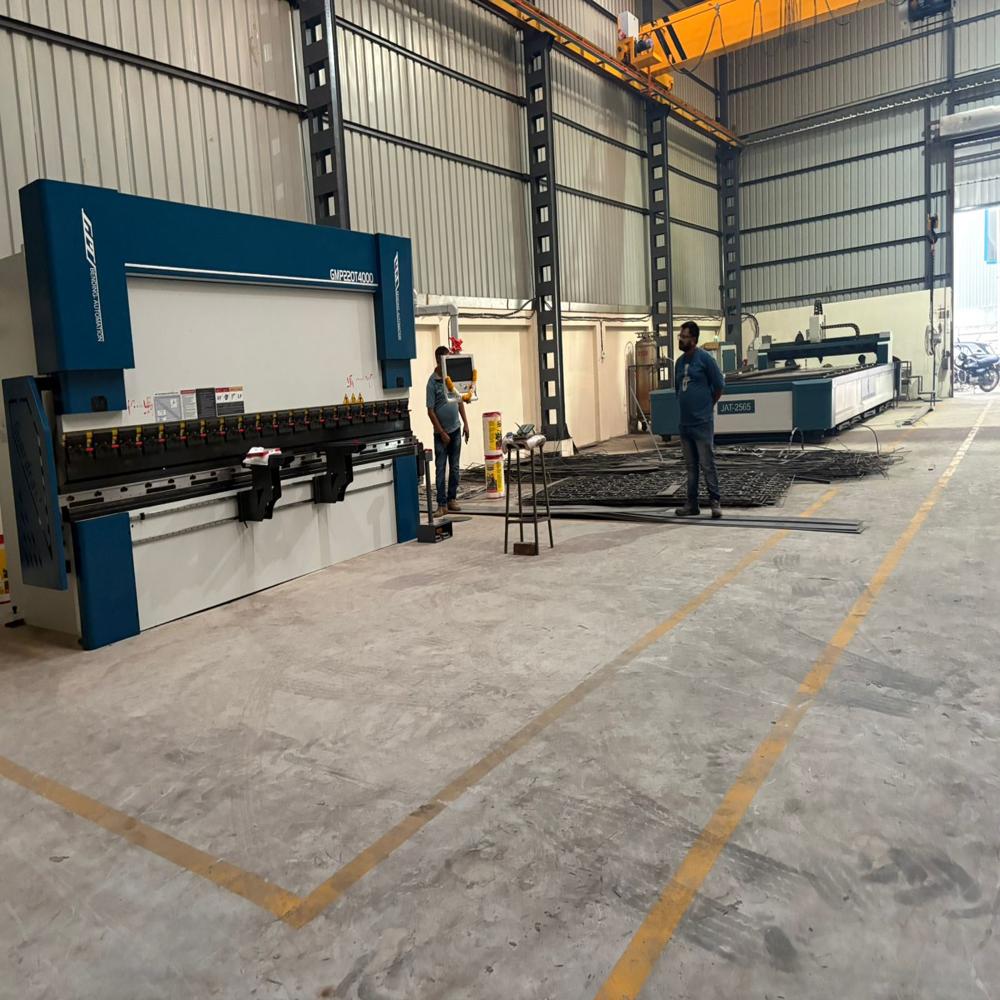 Automatic Cnc Fiber Laser Cutting Machine - Color: Green