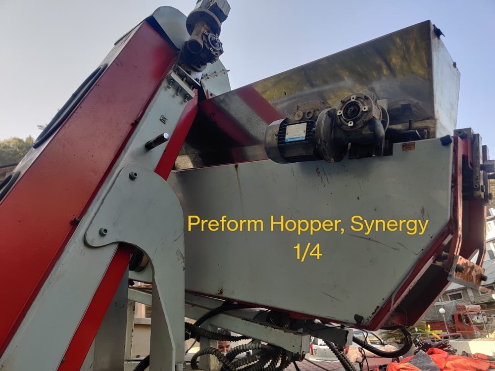 1-4 Perform Hopper - Feature: Corrosion Resistance
