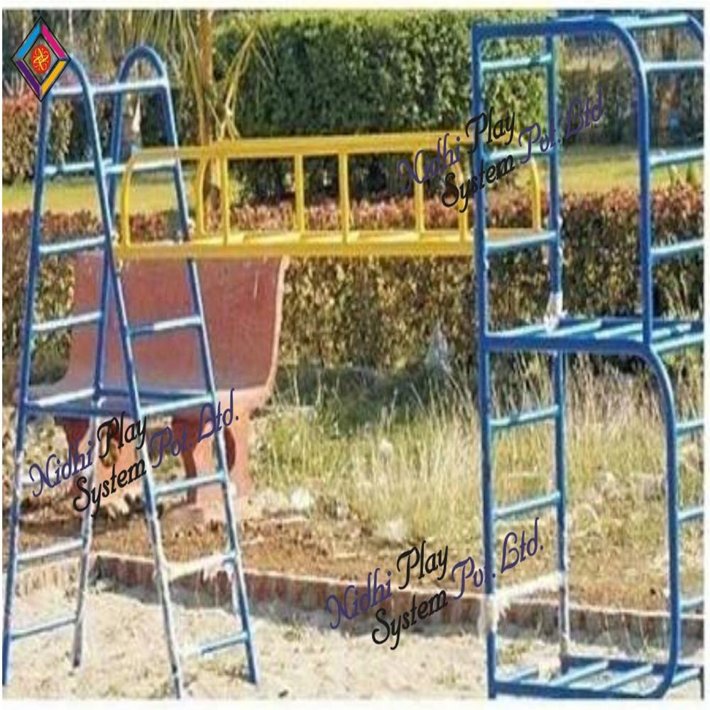 Outdoor Play Equipment Triangle Commando Climber