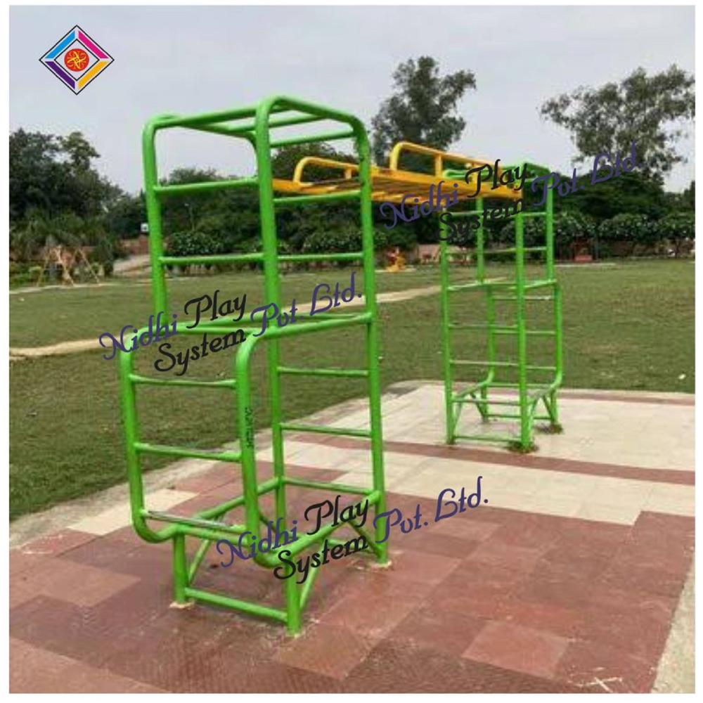 Outdoor Play Equipment Triangle Commando Climber