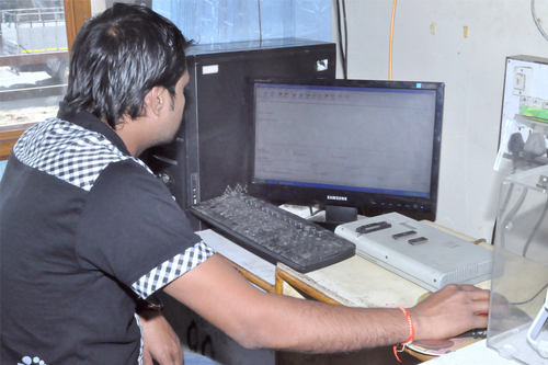 हमारी प्रयोगशाला में आईसी प्रोग्रामिंग सुविधा