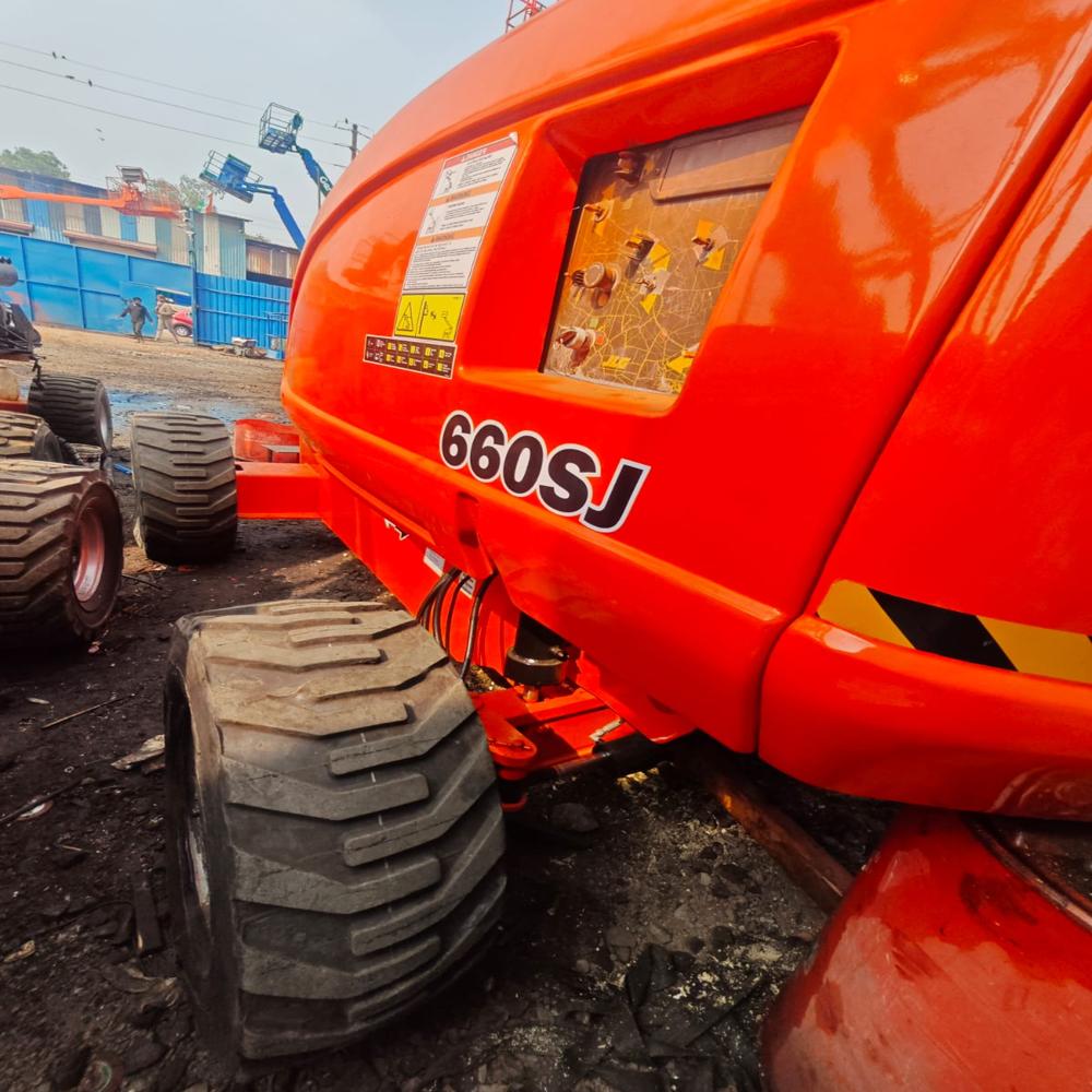 JLG 660SJ Boom Lift