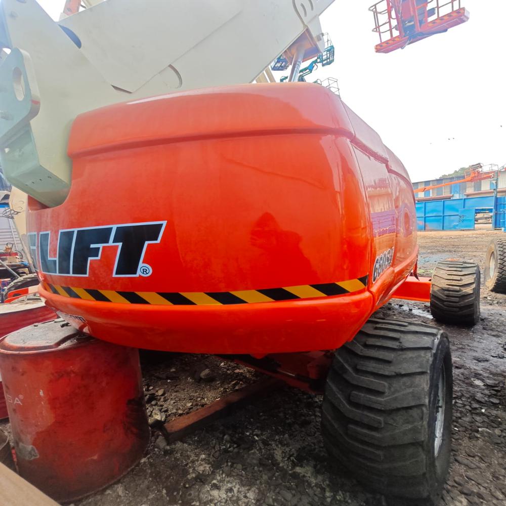 JLG 660SJ Boom Lift