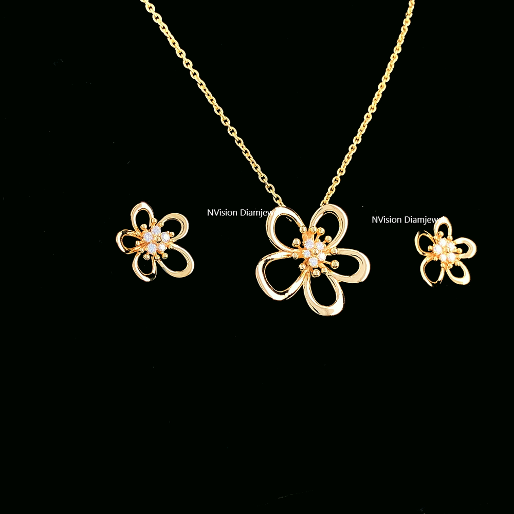 Golden Cleef Clover Pendant Set