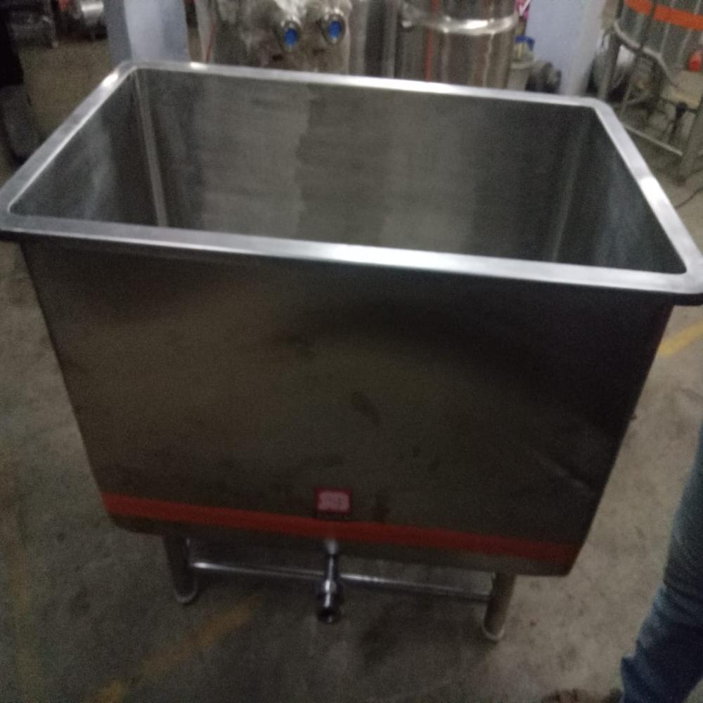 Milk Dump Tank - Stainless Steel, Air Cooling, Grey, 220 Volt | Automatic, Plc Control, Pasteurization, Rectangular Cross-section
