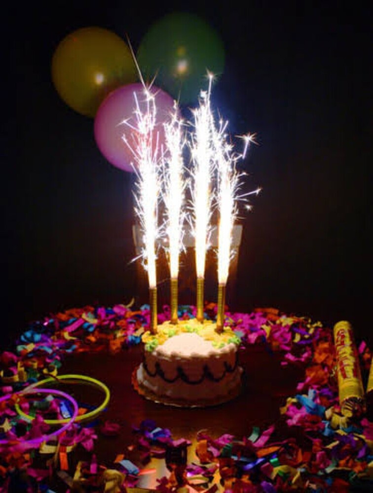 Cake Candle - Burning Time: 20 Hours