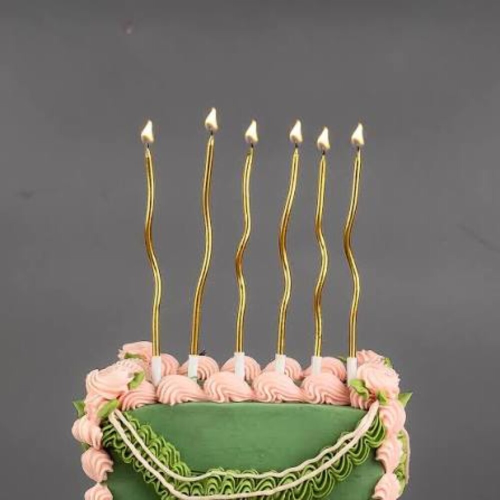 Cake Candle - Burning Time: 20 Hours