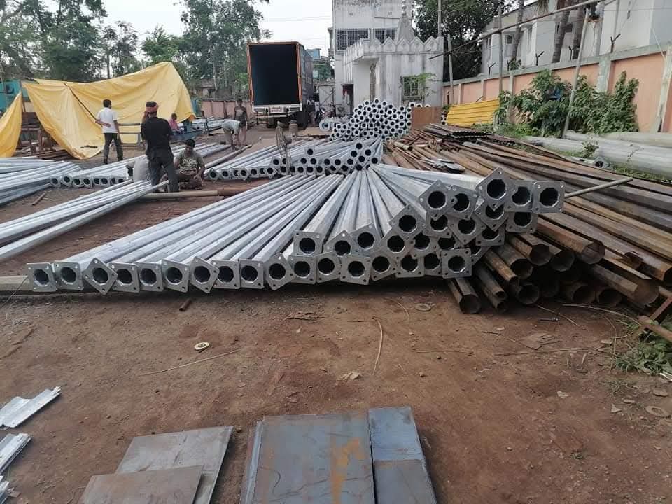 SINGLE ARM OCTAGONAL POLE
