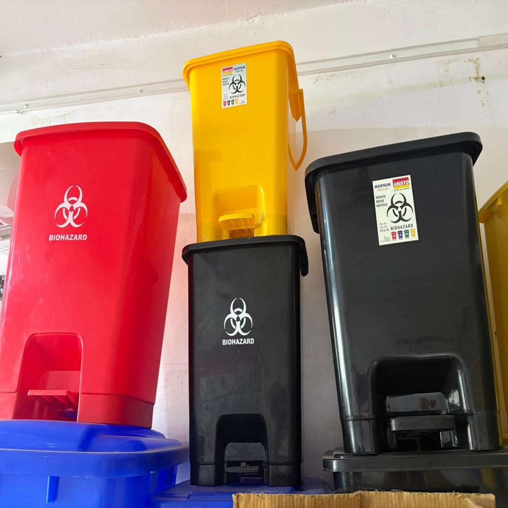 Biomedical Dustbin 15 L - Color: Red