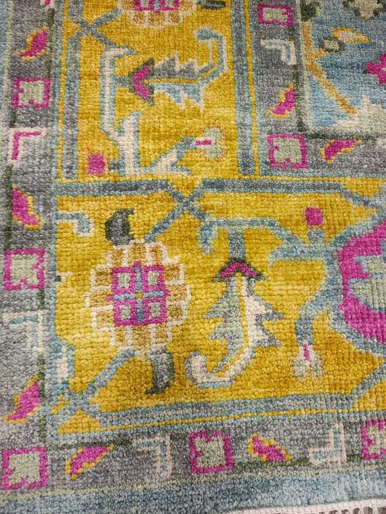 9 Feet 12 Feet Hand Knotted Woolen Carpet