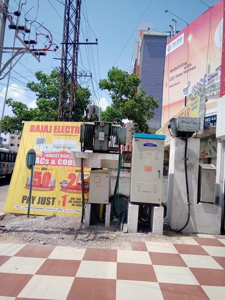 ट्रांसफार्मर और पावर डिस्ट्रीब्यूशन पैनल
